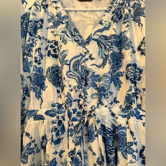 💙🤍 SHEIN Blue and White Floral Long Sleeve Dress 🤍💙 - Picture 4 of 5